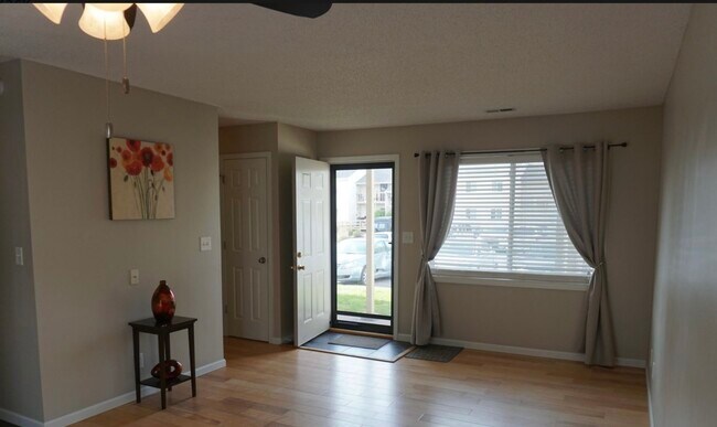 Living Room - 34 Coventry Ln Unit 6