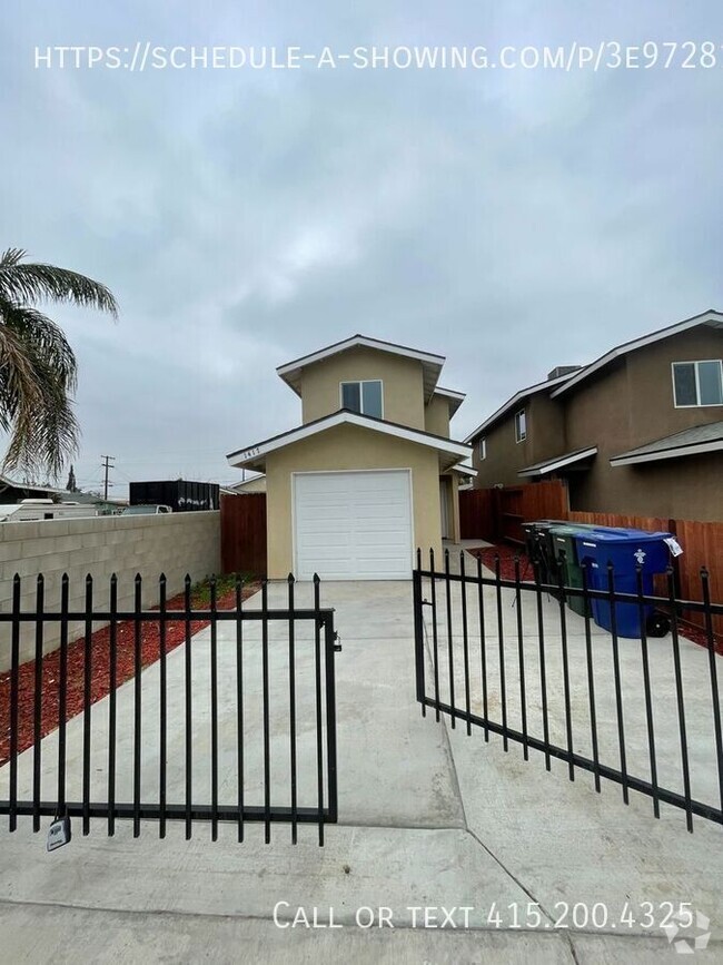 Building Photo - Spacious 3-Bedroom, 2.5-Bathroom Home in t... Unit A