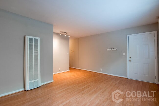 905 Greenwood Ave NE Unit 2
