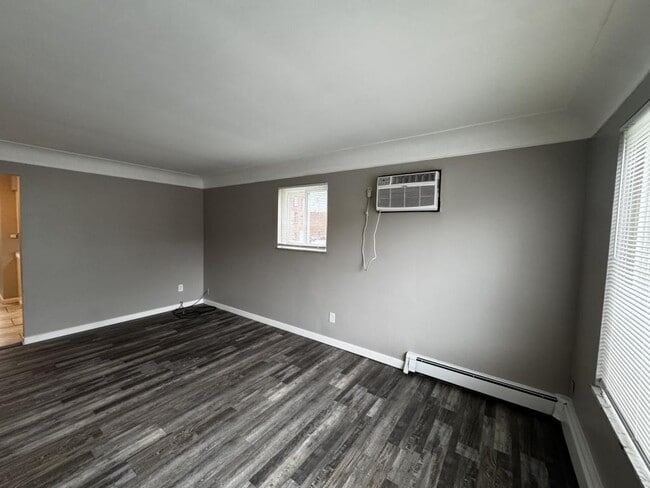 325 Pike St