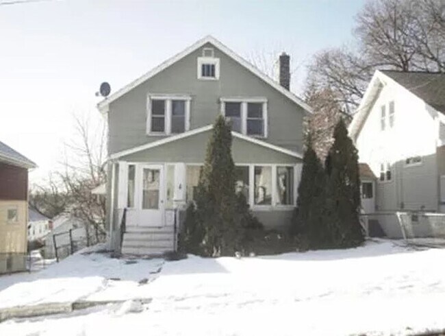 3 BEDROOM/1 BATH - 3 BEDROOM/1 BATH House