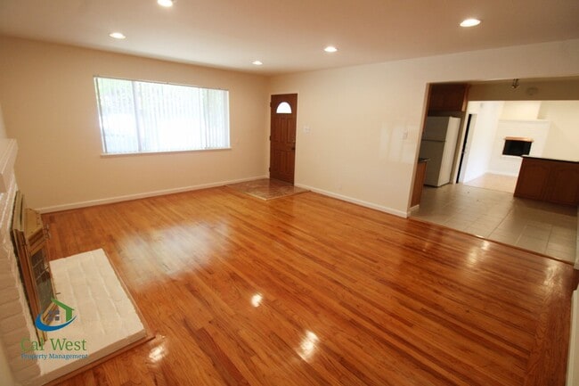 Photo - 126 Calado Ave