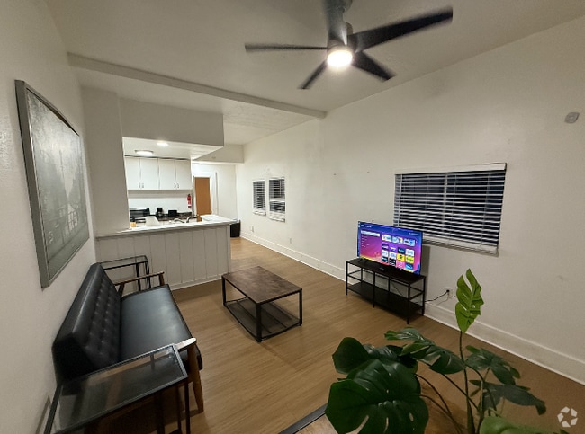 Building Photo - 304 E 4th St Unit 304B Rental