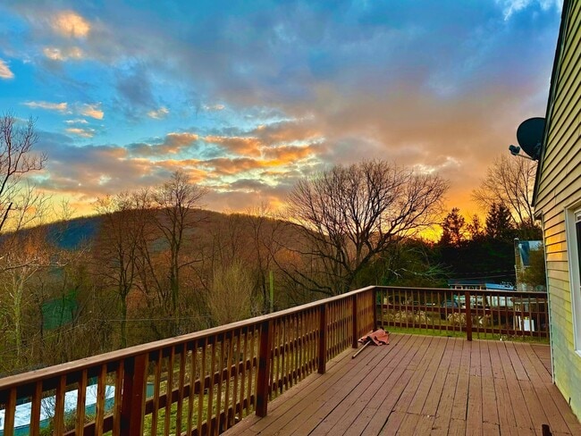 Building Photo - 505 Royal Manor Rd Unit 505 House