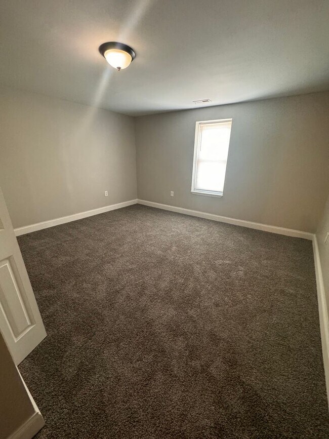 Photo - 2405 Barclay St Unit 2