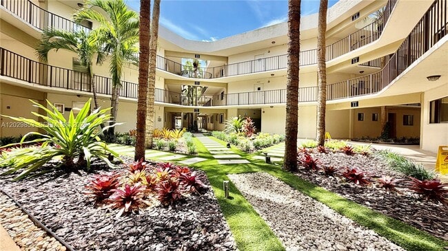 Building Photo - 8045 SW 107th Ave Unit 309