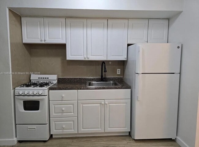 Photo - 1140 71st St Unit 3