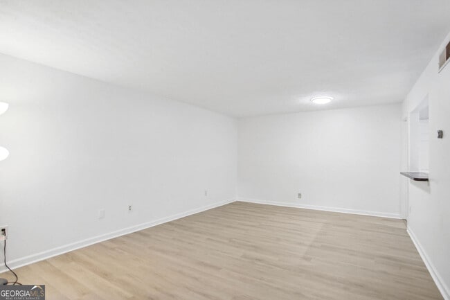 Building Photo - 1150 Collier Rd NW Unit K19