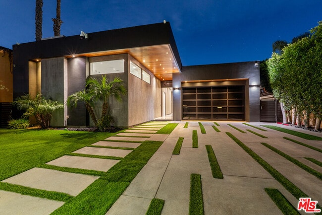 Photo - 4458 Mammoth Ave