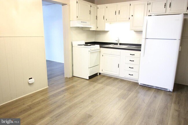 Photo - 201 E Delaware Ave Unidad APARTMENT A