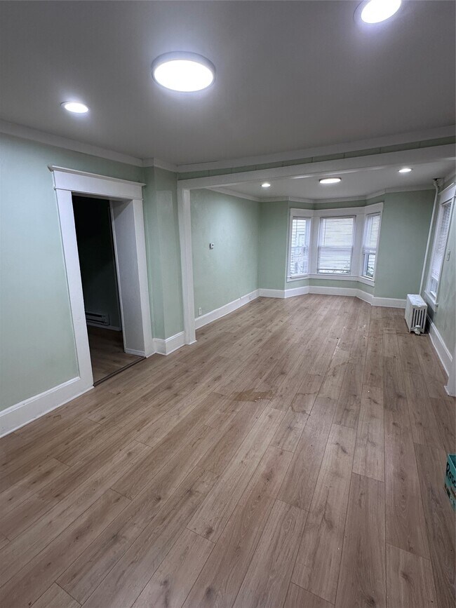 Photo - 302 Squires Ave