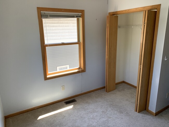 Building Photo - 2827 N Aldrich Ave Rental