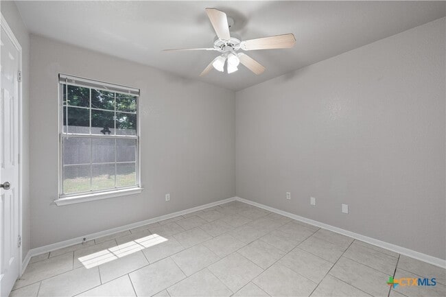 Building Photo - 164 Lake Forest Dr