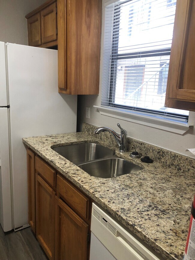 Photo - Oak Court Apartments
