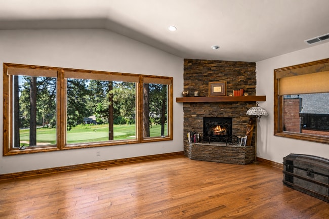 Building Photo - 345 Country Club Dr