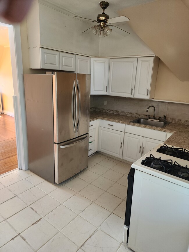 KITCHEN - 720 Madison Ave Unit 3