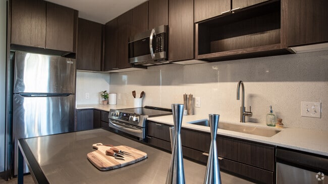 1HAB,1BA,- The Imperial - South Falls Tower