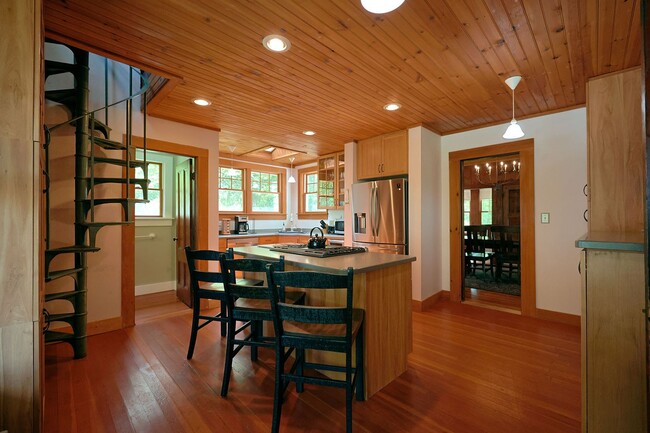 Photo - Winter Rental: Tidebend – Exceptional 6-Be...