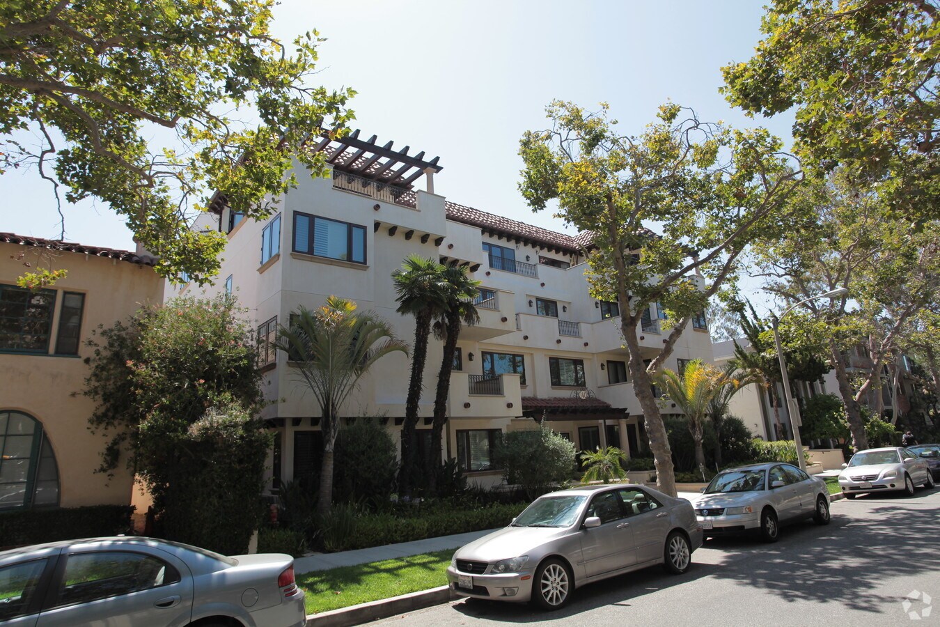 Foto principal - 140-144 S Oakhurst Dr