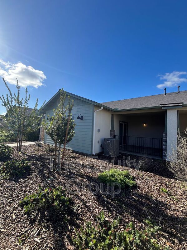 Photo - 510 S Summit St Unit 102