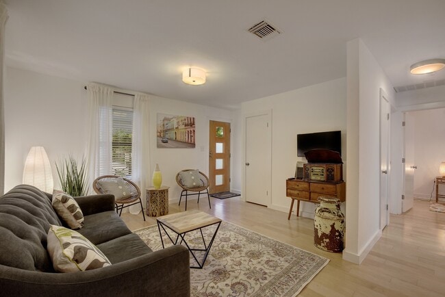 Photo - 2823 Garwood St