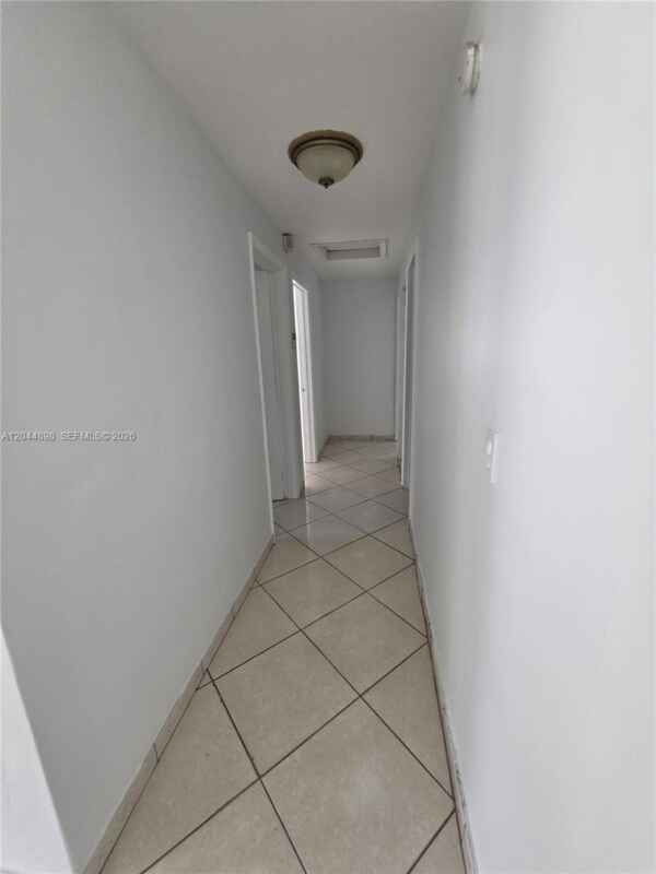 Photo - 5720 Douglas St
