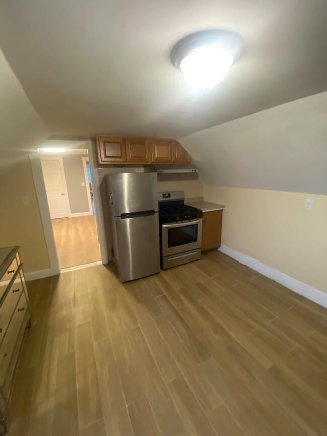 Building Photo - 51 Beacon St Unit 3 Rental