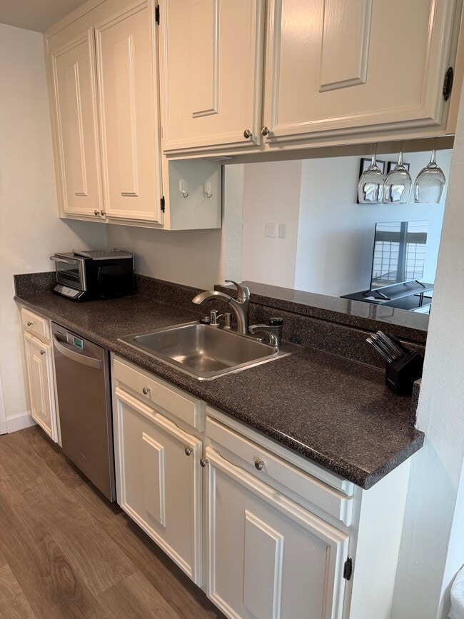 Kitchen - 828 N El Camino Real Unit 8