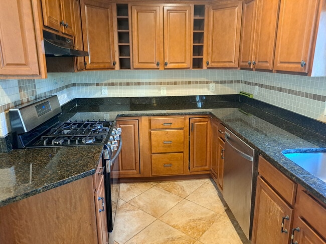 Photo - 158 Baker St