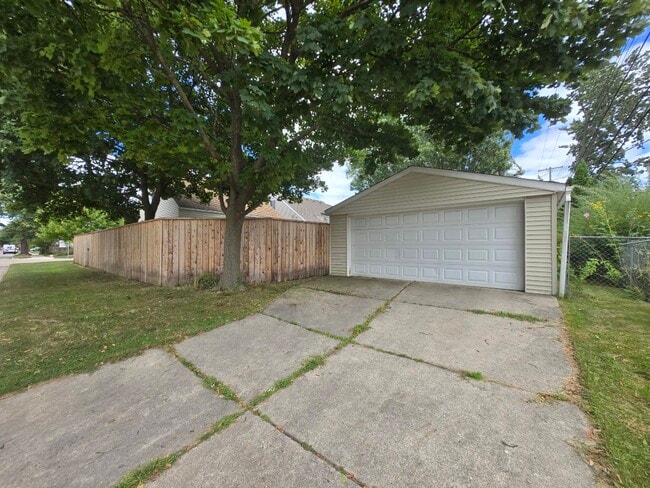 Photo - 1489 West Blvd