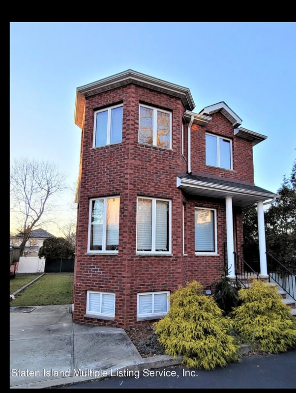 Building Photo - 70 Bayview Ave Rental