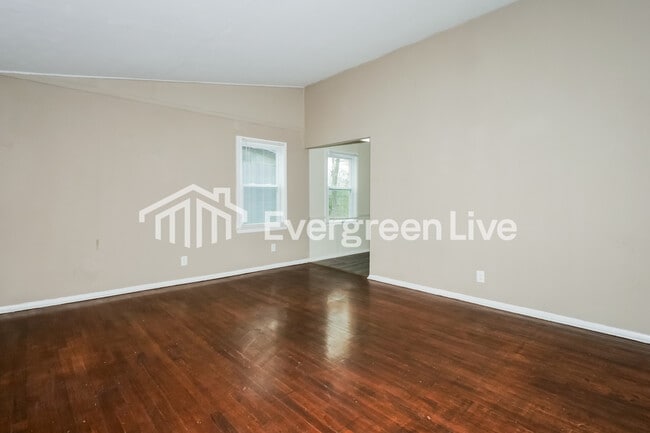 Photo - 1574 Gowan Dr