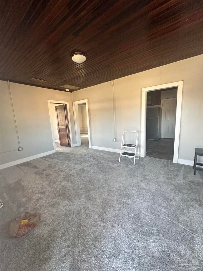 Photo - 888 Pauline St House