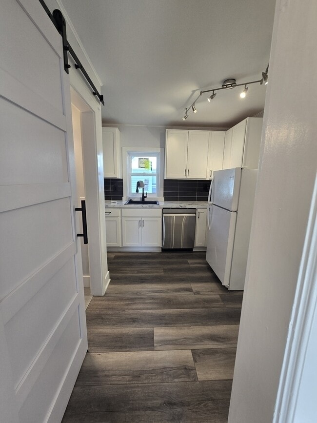 Photo - 246 W 14th St