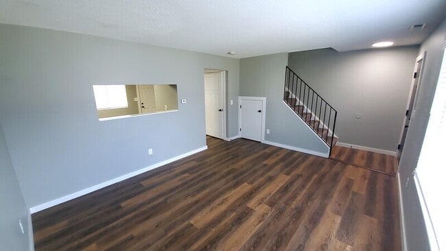 Building Photo - 454 N 18th Ave