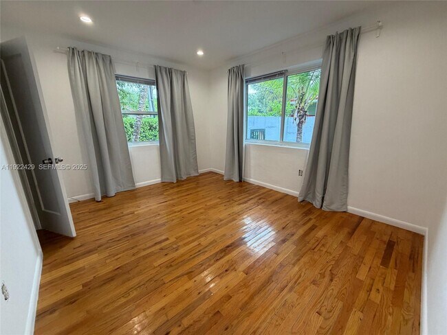 Photo - 6855 NE 5th Ave Unit B