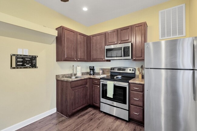 Photo - Fully furnished 1 bedroom 1 bath Unit B