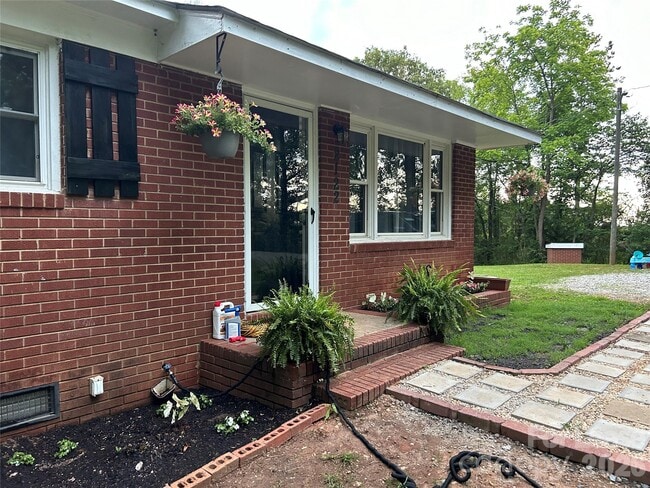 Photo - 2122 Boxcar Rd