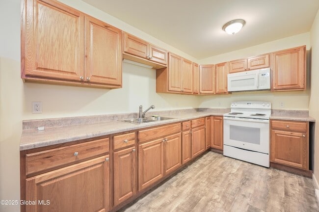 Photo - 281 Main St Unit 3