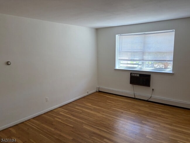 Photo - 199 N Beverwyck Rd