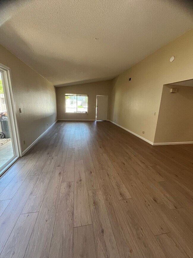 Photo - Cowell 4808-4810 Unit 4808