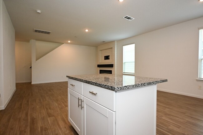 Photo - 23526 Wrexham St