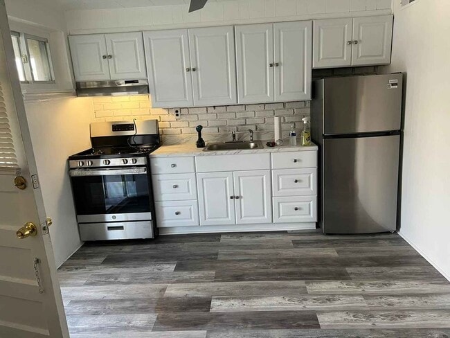 Building Photo - 7504 School Ave