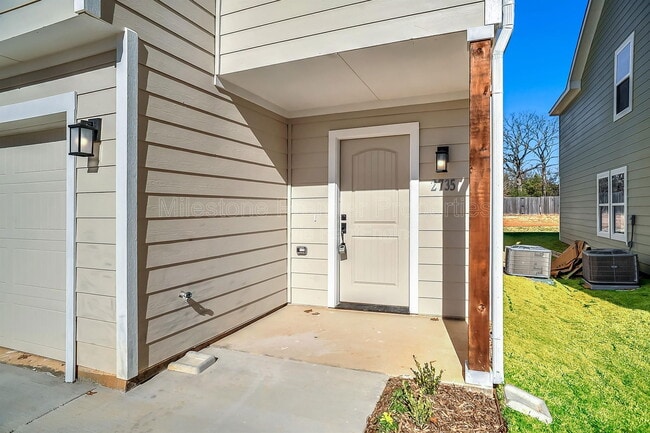 Photo - 2735 W Washington St