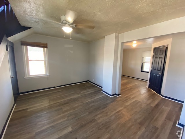 Building Photo - 730 Warren Ave. Rental