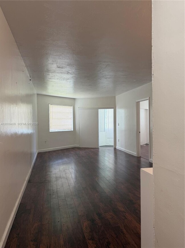 Building Photo - 1667 NE Miami Gardens Dr Unit 145