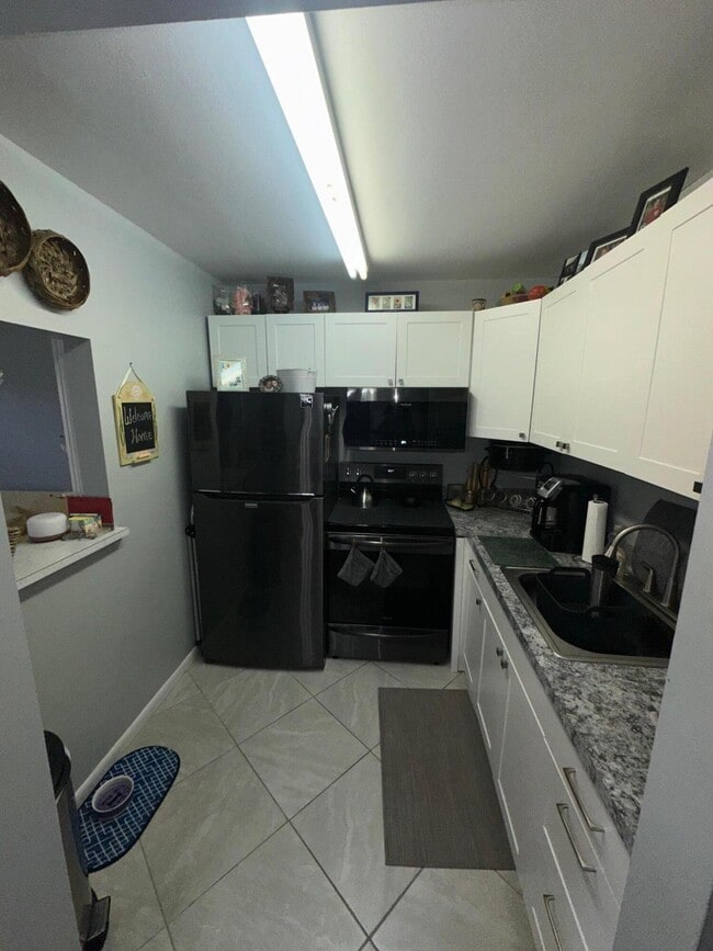 Photo - 271 Chatham N