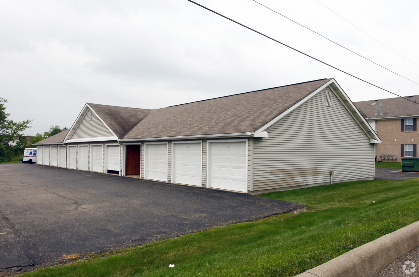 Willow Creek Apartments - Willow Creek Apartments