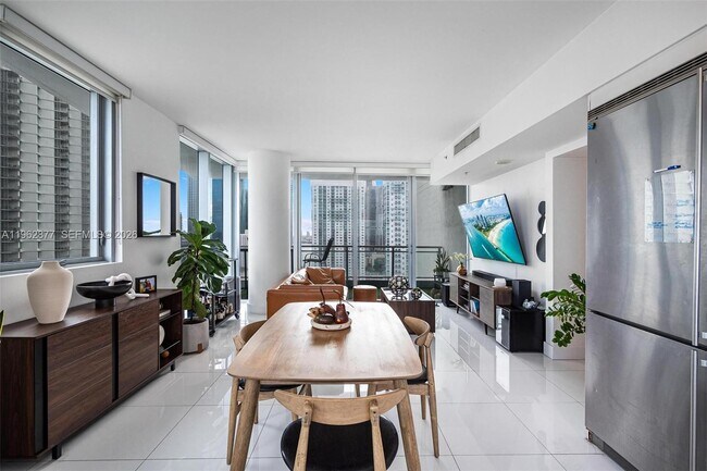 Photo - 92 SW 3rd St Unidad 2710