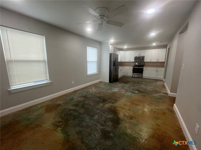 Photo - 661 W Austin St